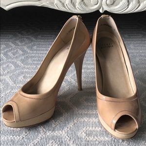 Stuart Weitzman peep-toe heel in nude
